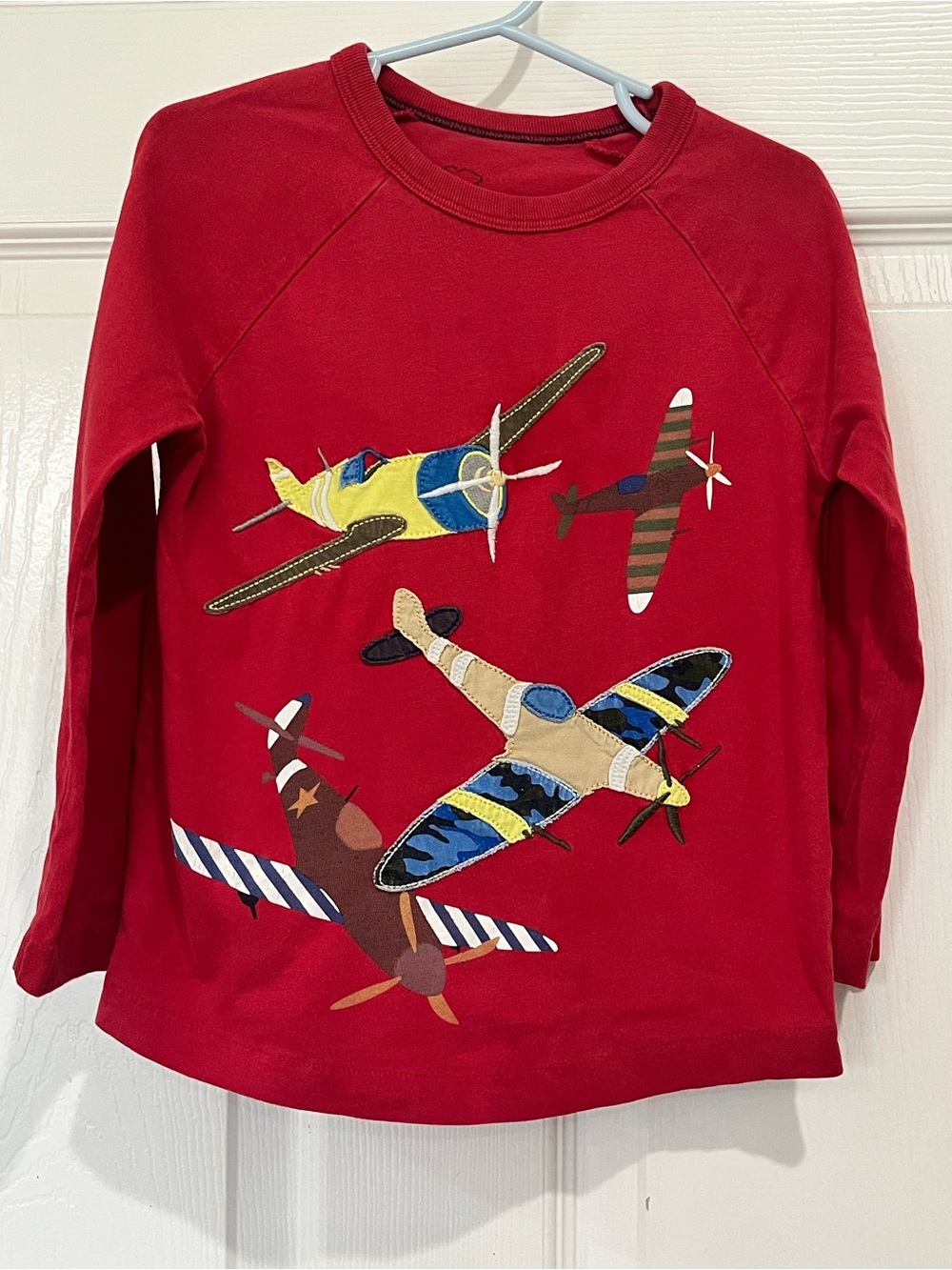 Mini Boden Red Kids Long-Sleeve Airplane Applique Long Sleeve Tee 3-4y